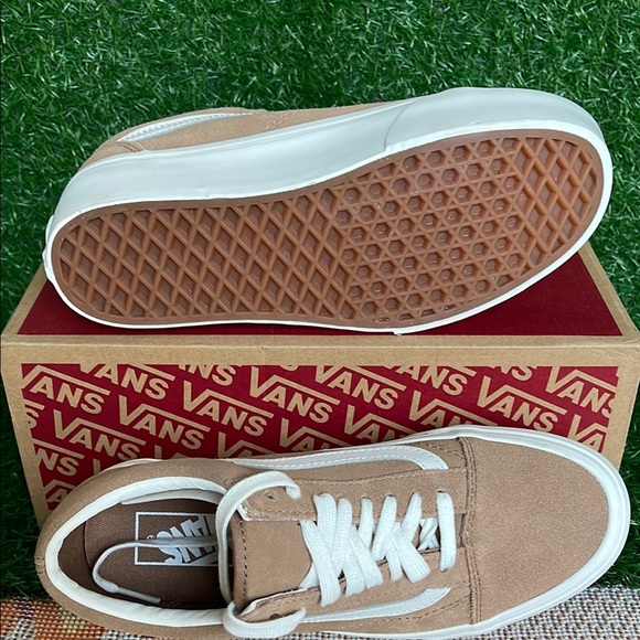Vans WMNS Old Skool Stacked  Soft Suede Burro/True White 
VN0A7Q5MB69
Platforms - Picture 3 of 16